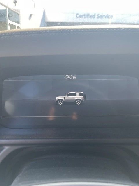 Used 2023 Land Rover Defender 90 S image 28