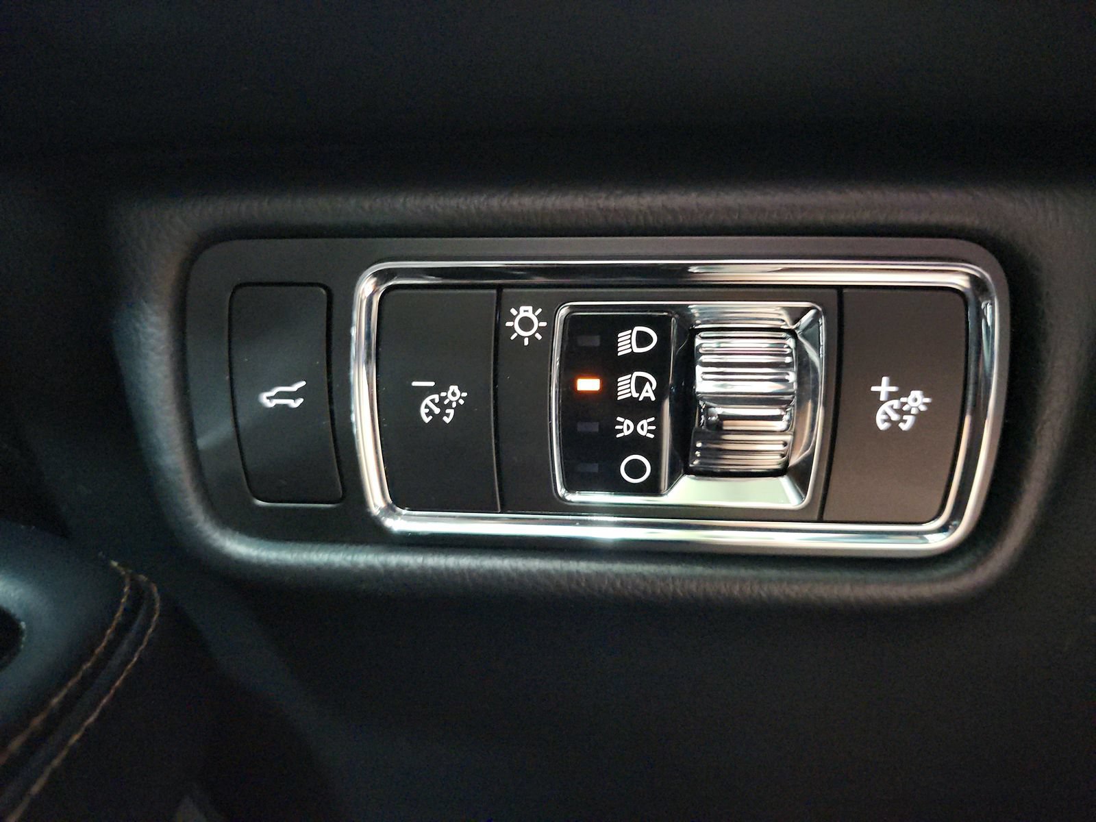 Used 2023 Lincoln Aviator AWD w/ Premium Package image 28