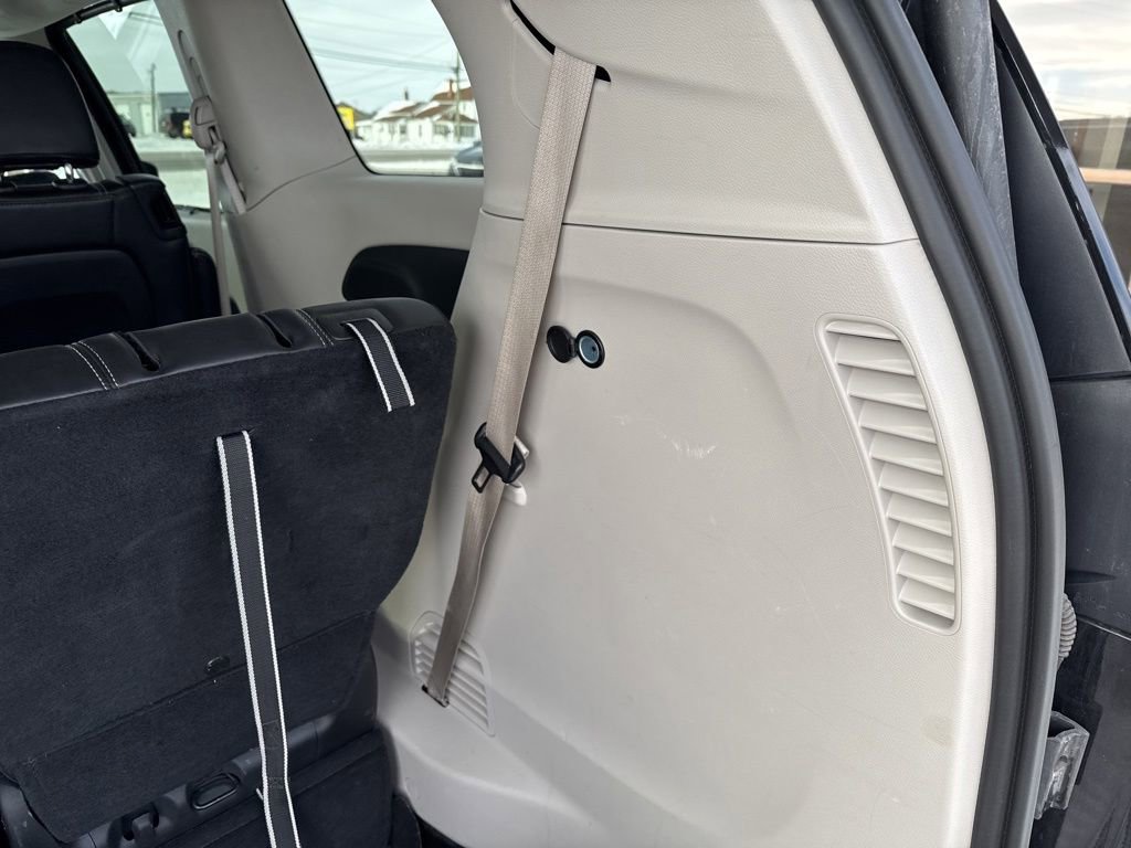 Used 2024 Chrysler Pacifica Touring-L image 18