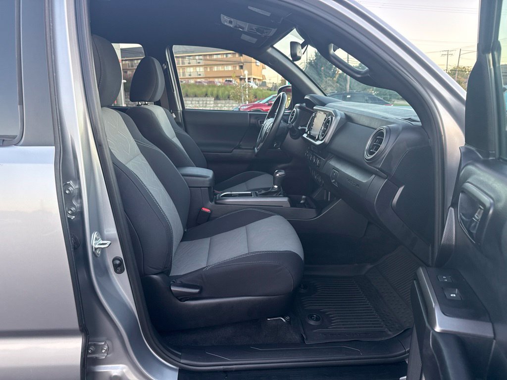 Certified 2021 Toyota Tacoma TRD Off-Road AWD/4WD image 7