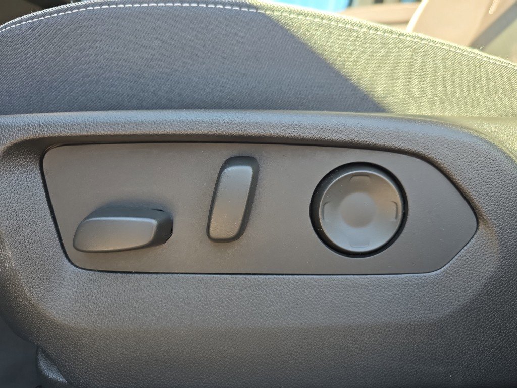 Certified 2025 Buick Envision Sport Touring image 14