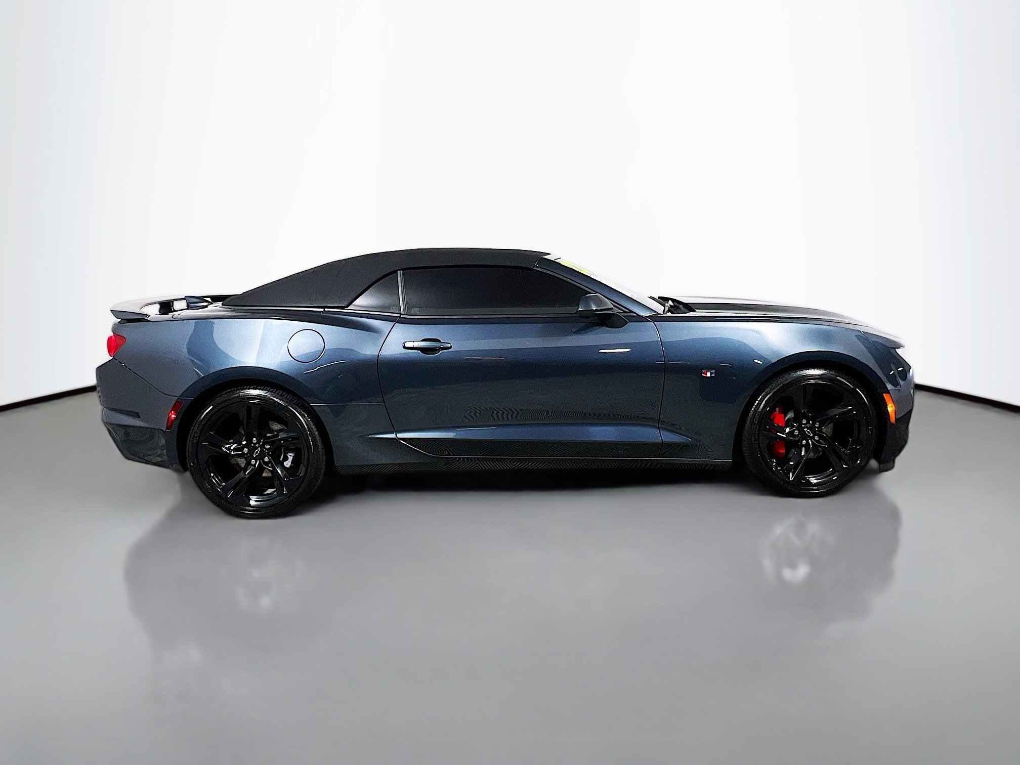 Used 2022 Chevrolet Camaro LT w/ Technology Package image 3