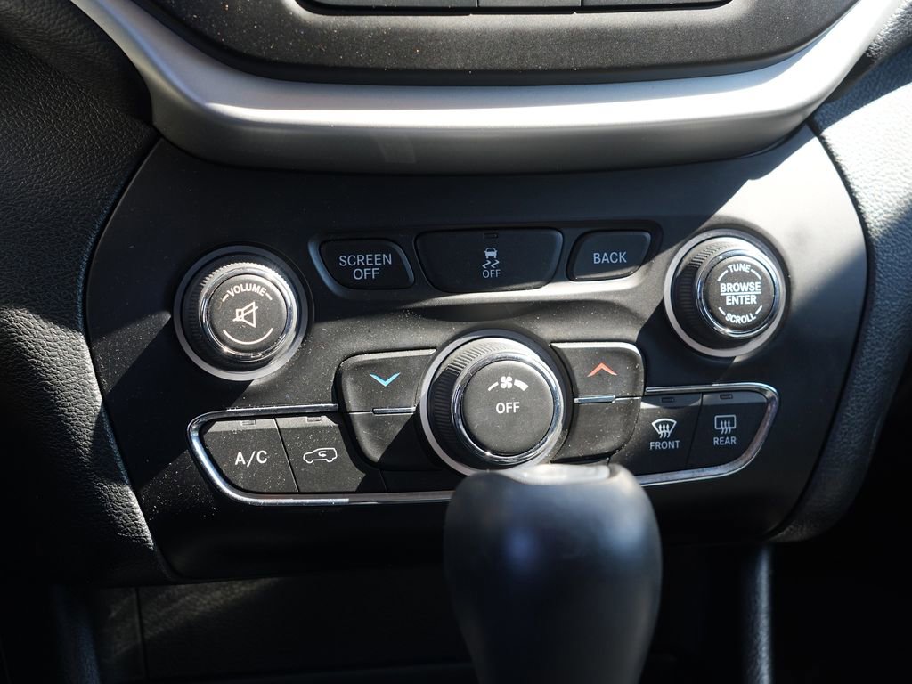 Used 2016 Jeep Cherokee Trailhawk AWD/4WD image 25