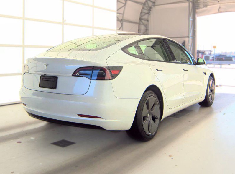 Used 2023 Tesla Model 3 Standard Range RWD image 2