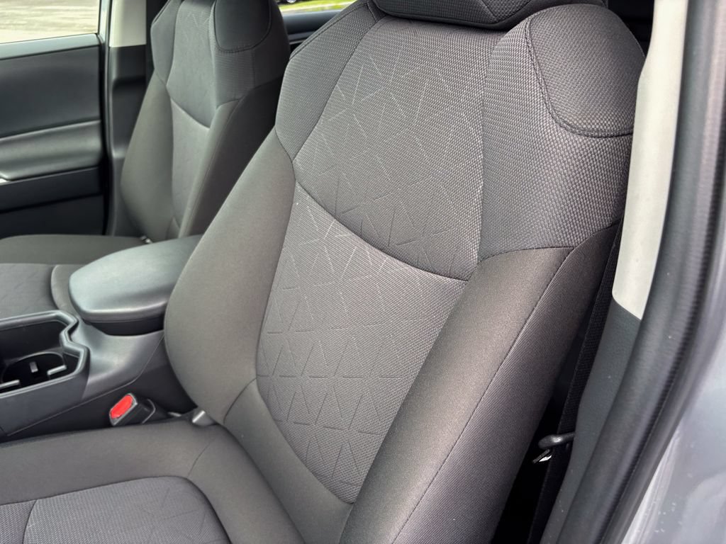 Used 2025 Toyota RAV4 XLE AWD/4WD image 18