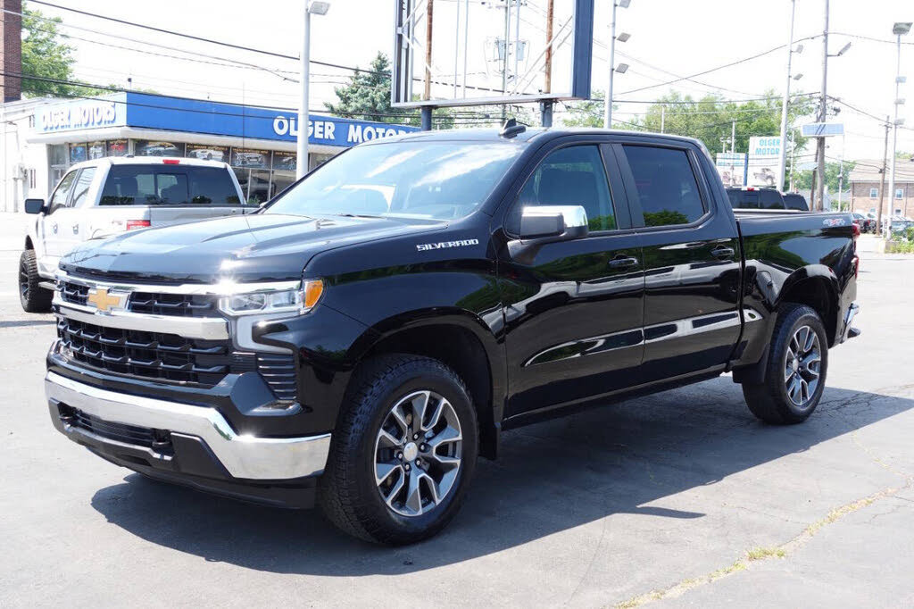 Used 2024 Chevrolet Silverado 1500 LT AWD/4WD image 2