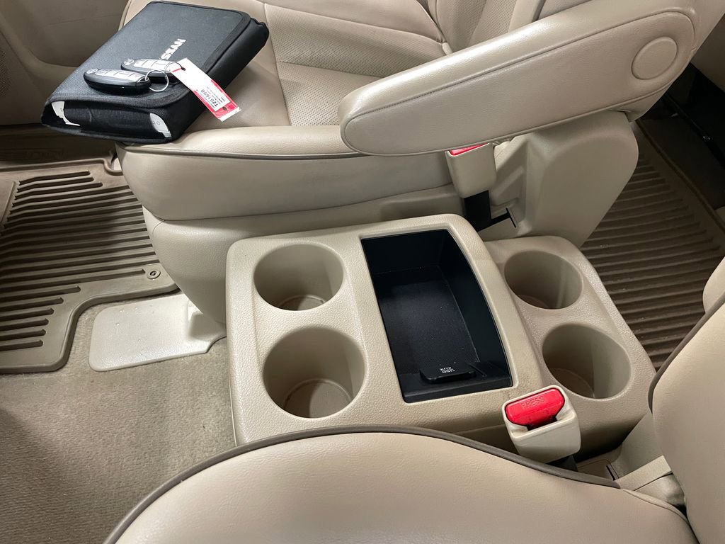 Used 2016 Nissan Quest SV w/ Leather Package image 32