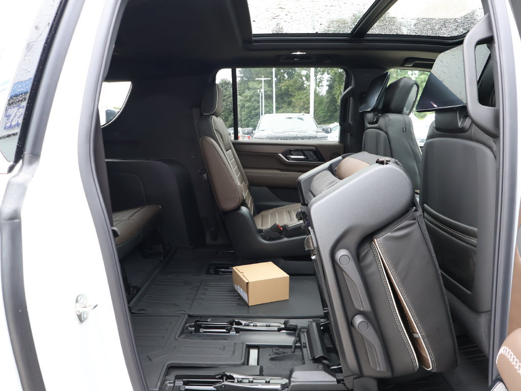 New 2026 GMC Yukon XL Denali Ultimate w/ LPO, Floor Liner Package AWD/4WD image 43