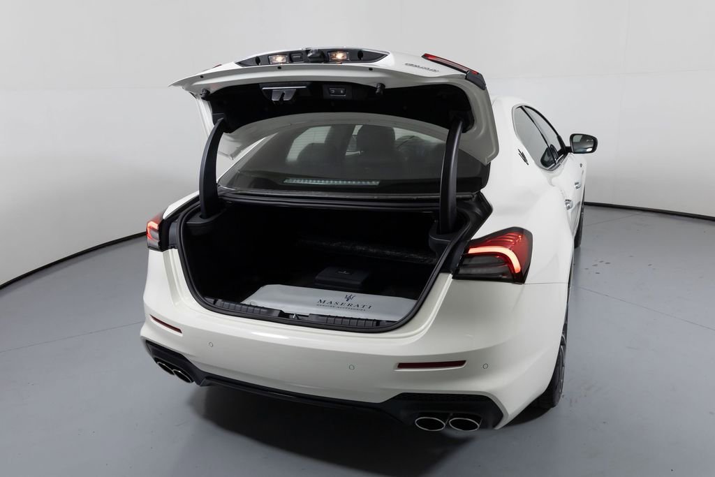 Used 2023 Maserati Ghibli Modena image 13