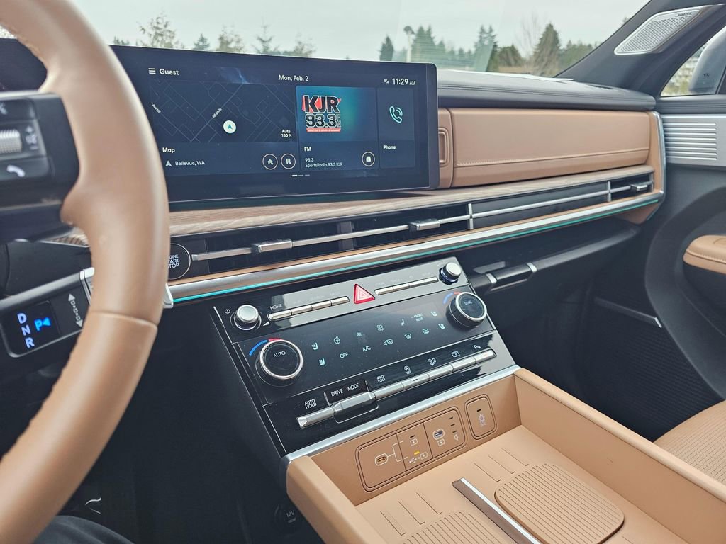 Used 2025 Hyundai Santa Fe Limited w/ Tow & Go Package image 30