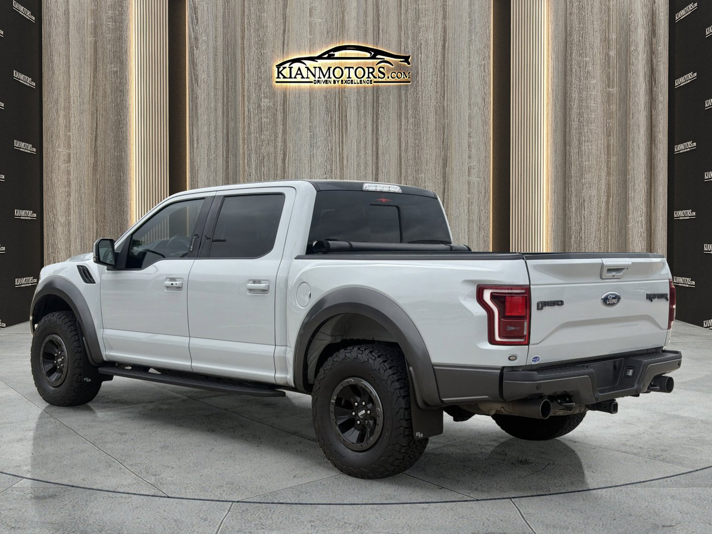 Used 2017 Ford F150 Raptor w/ Equipment Group 802A Luxury AWD/4WD image 9