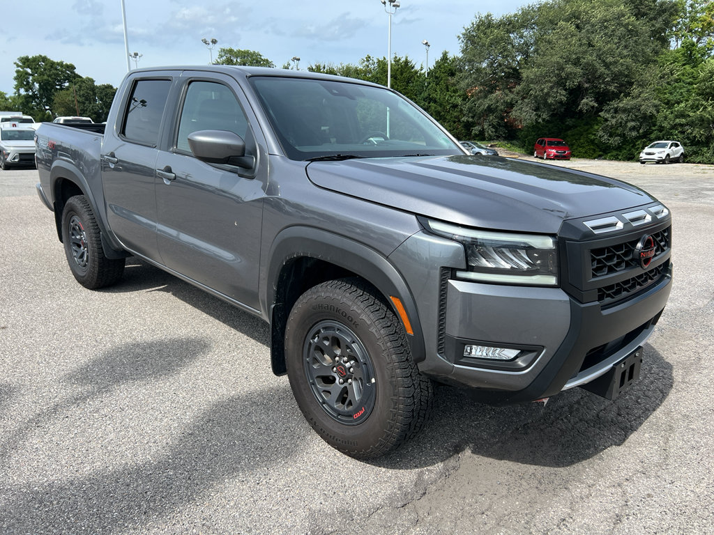 Used 2026 Nissan Frontier PRO-4X AWD/4WD image 3