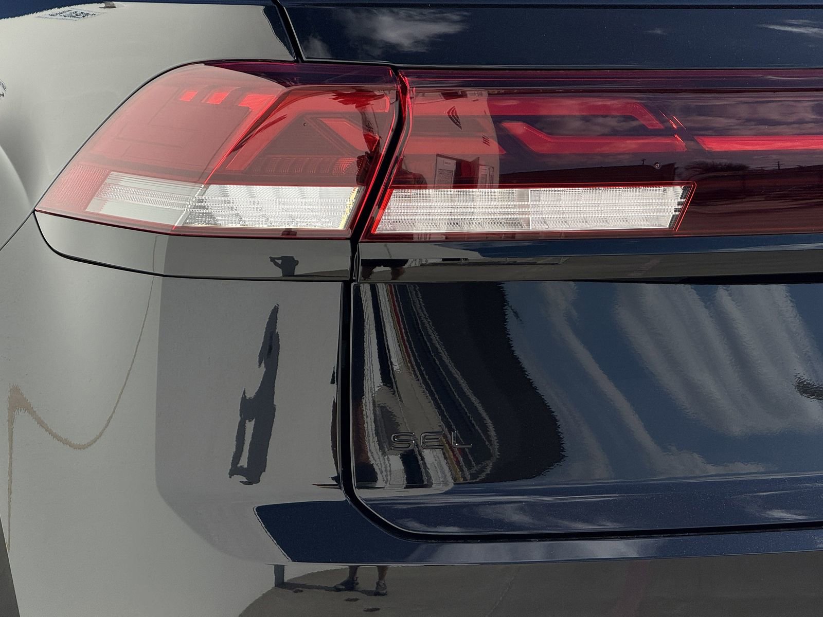 New 2026 Volkswagen Atlas Cross Sport SEL R-Line image 7