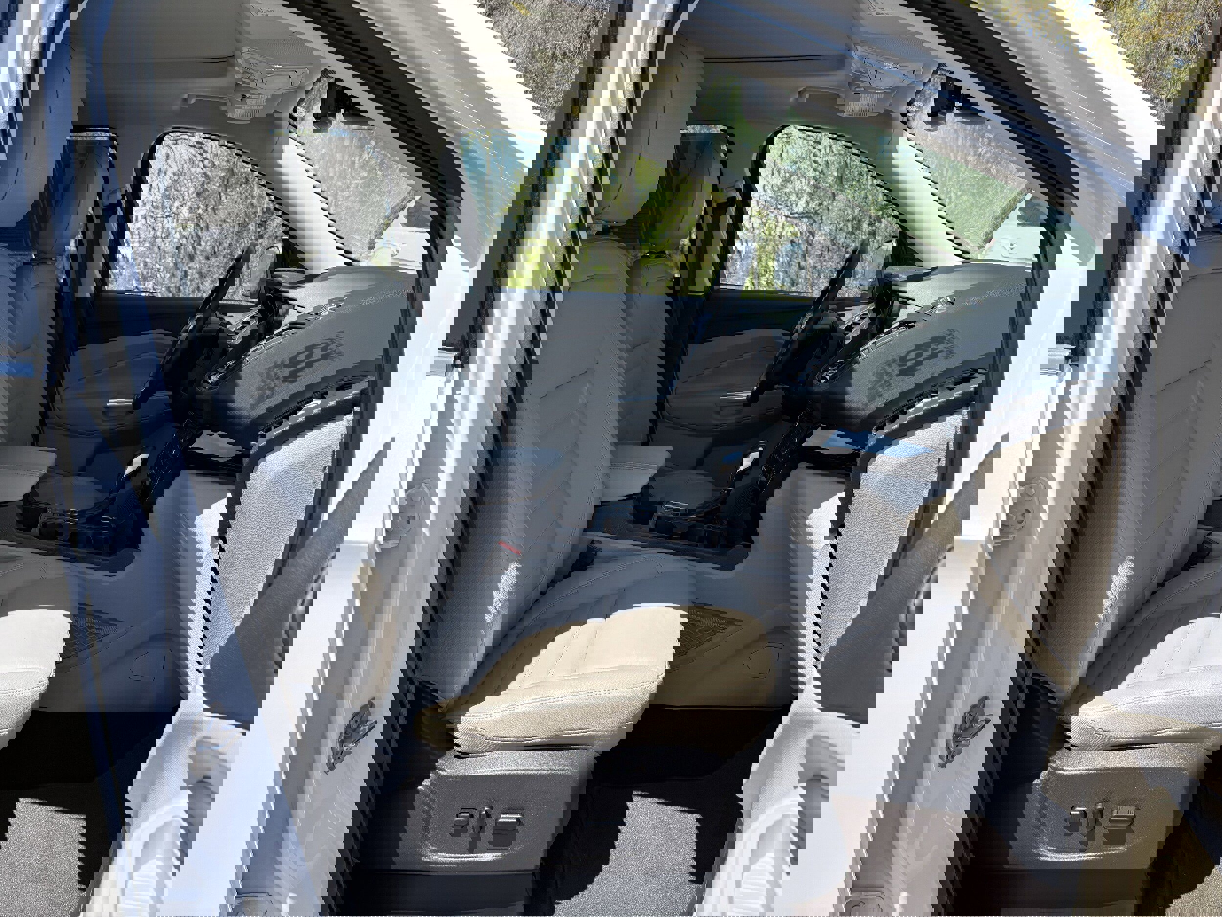 Used 2019 Ford Escape Titanium image 30
