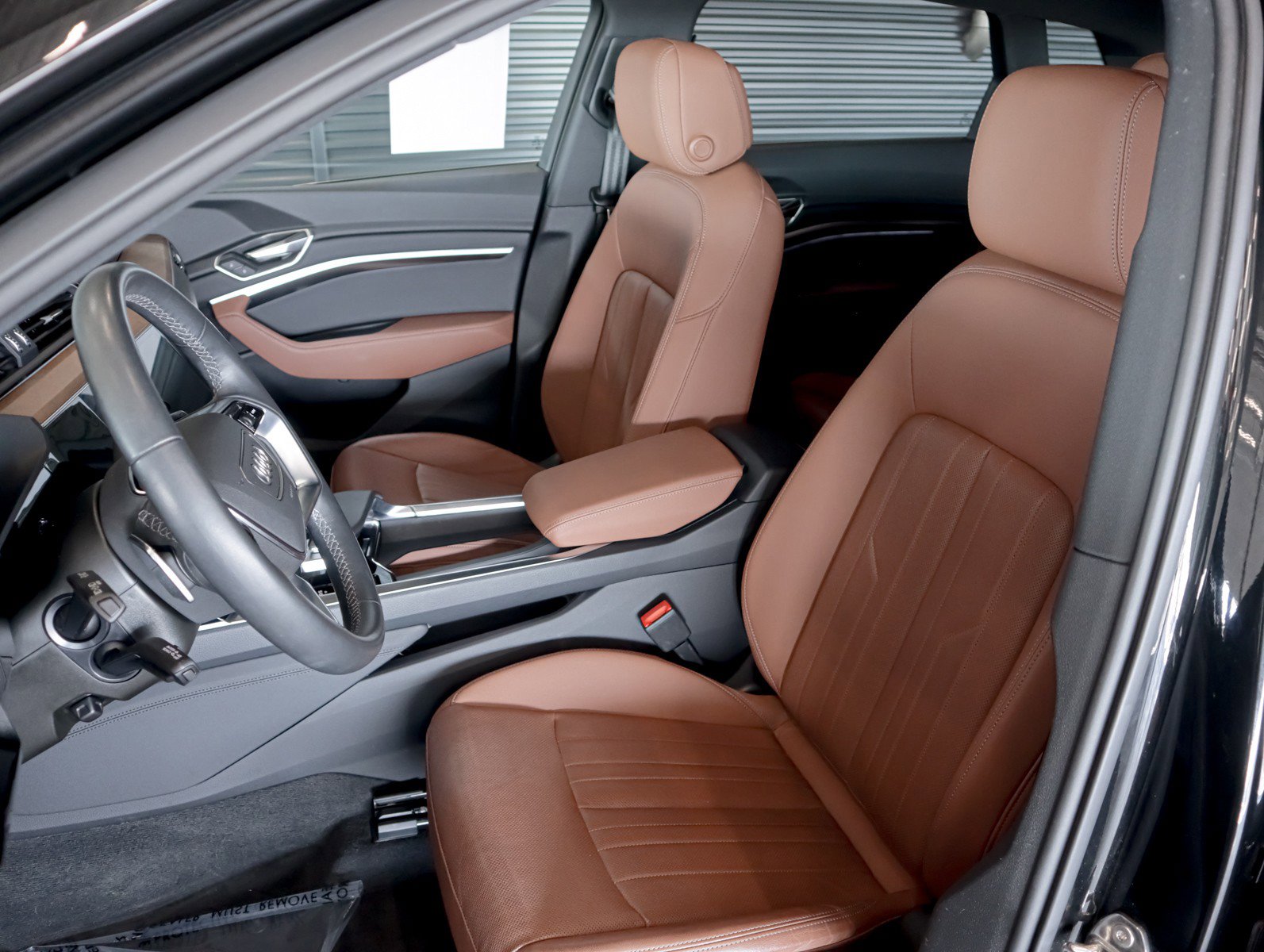 Used 2024 Audi Q8 e-tron Premium Plus w/ Premium Plus Package image 8