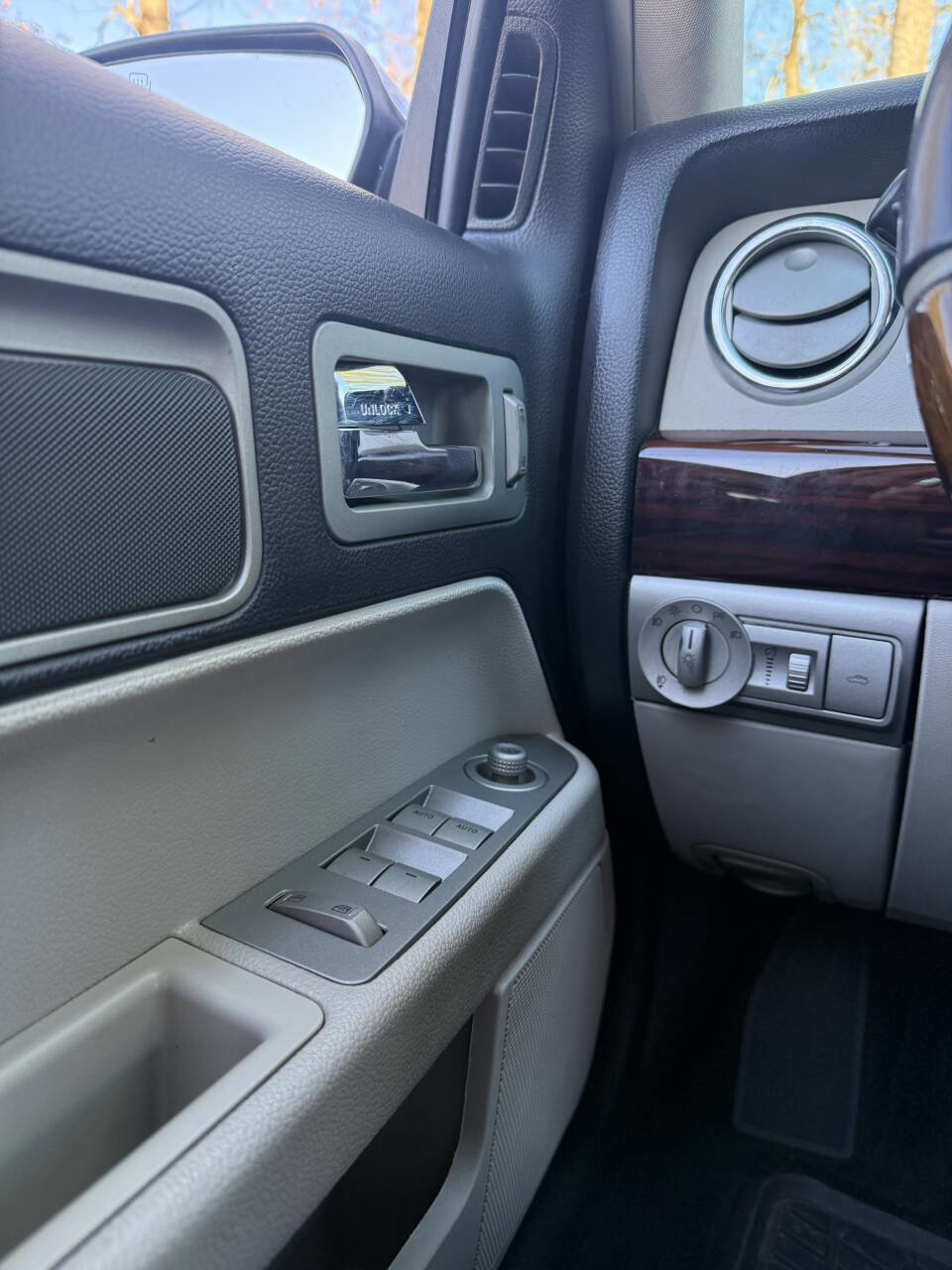 Used 2008 Lincoln MKZ image 18