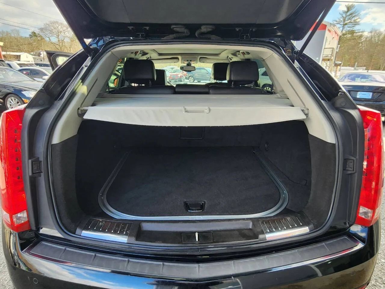 Used 2014 Cadillac SRX Luxury image 12