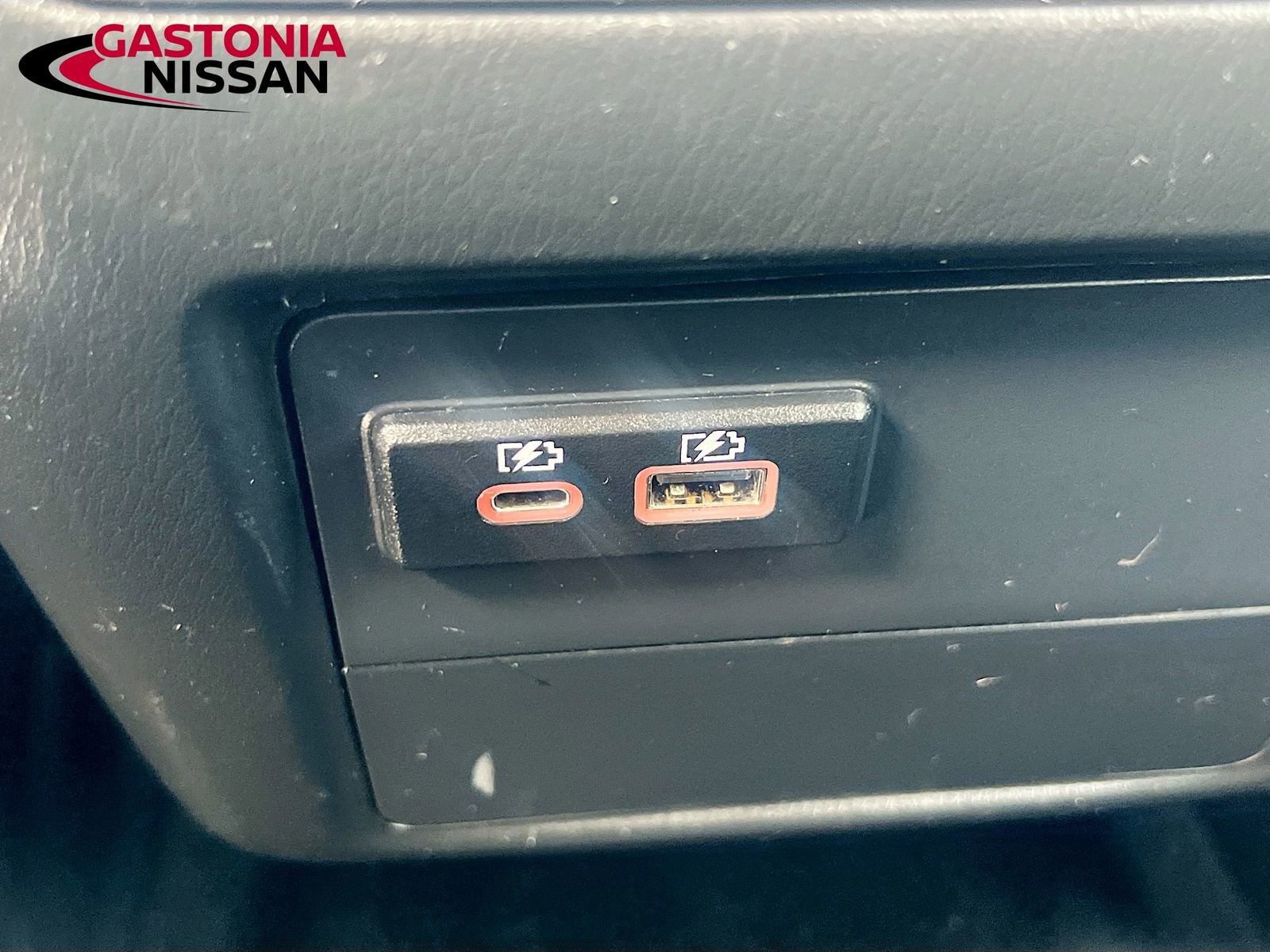 Used 2020 Nissan Pathfinder S image 32