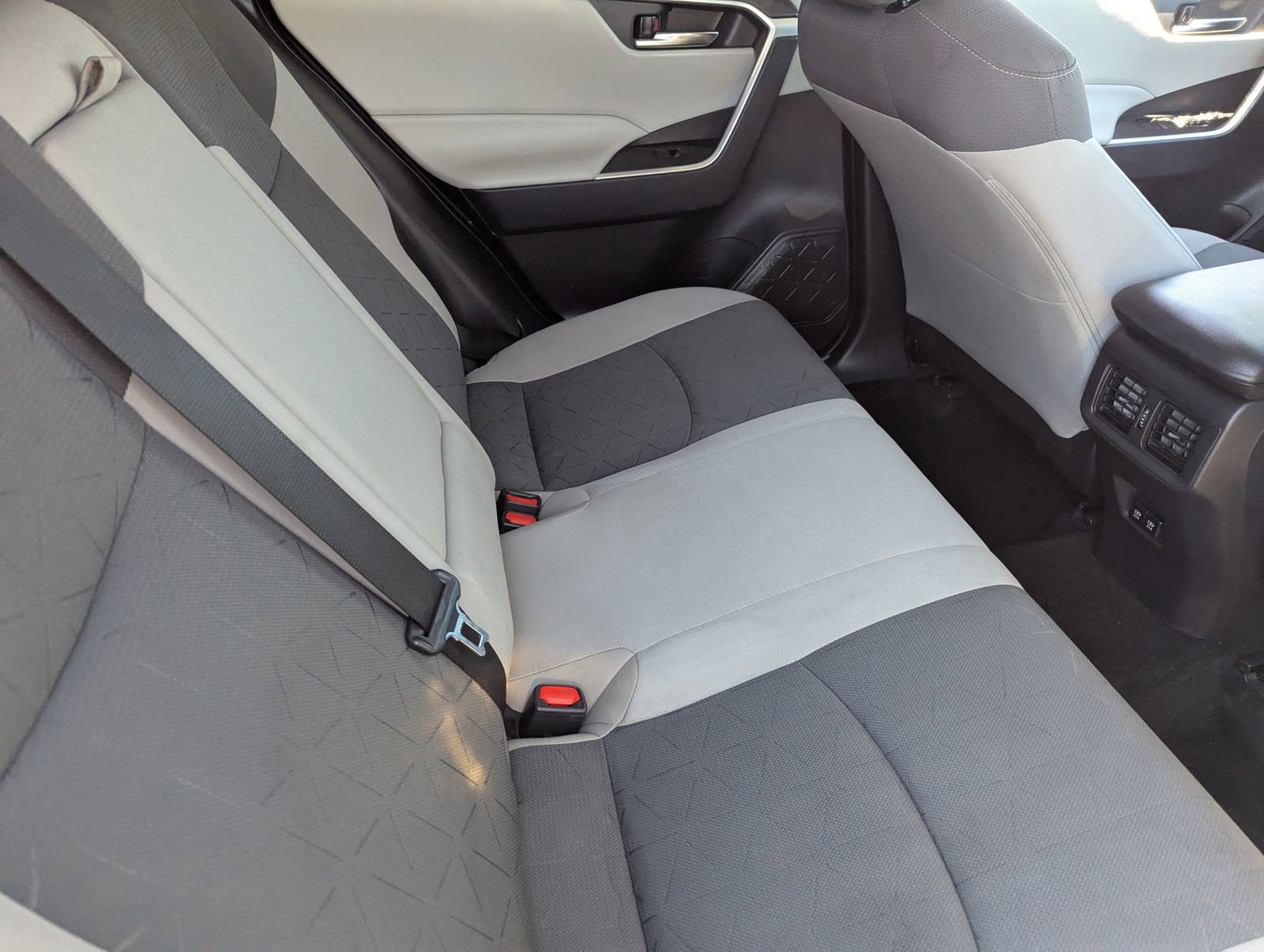 Used 2021 Toyota RAV4 XLE w/ Convenience Package image 14