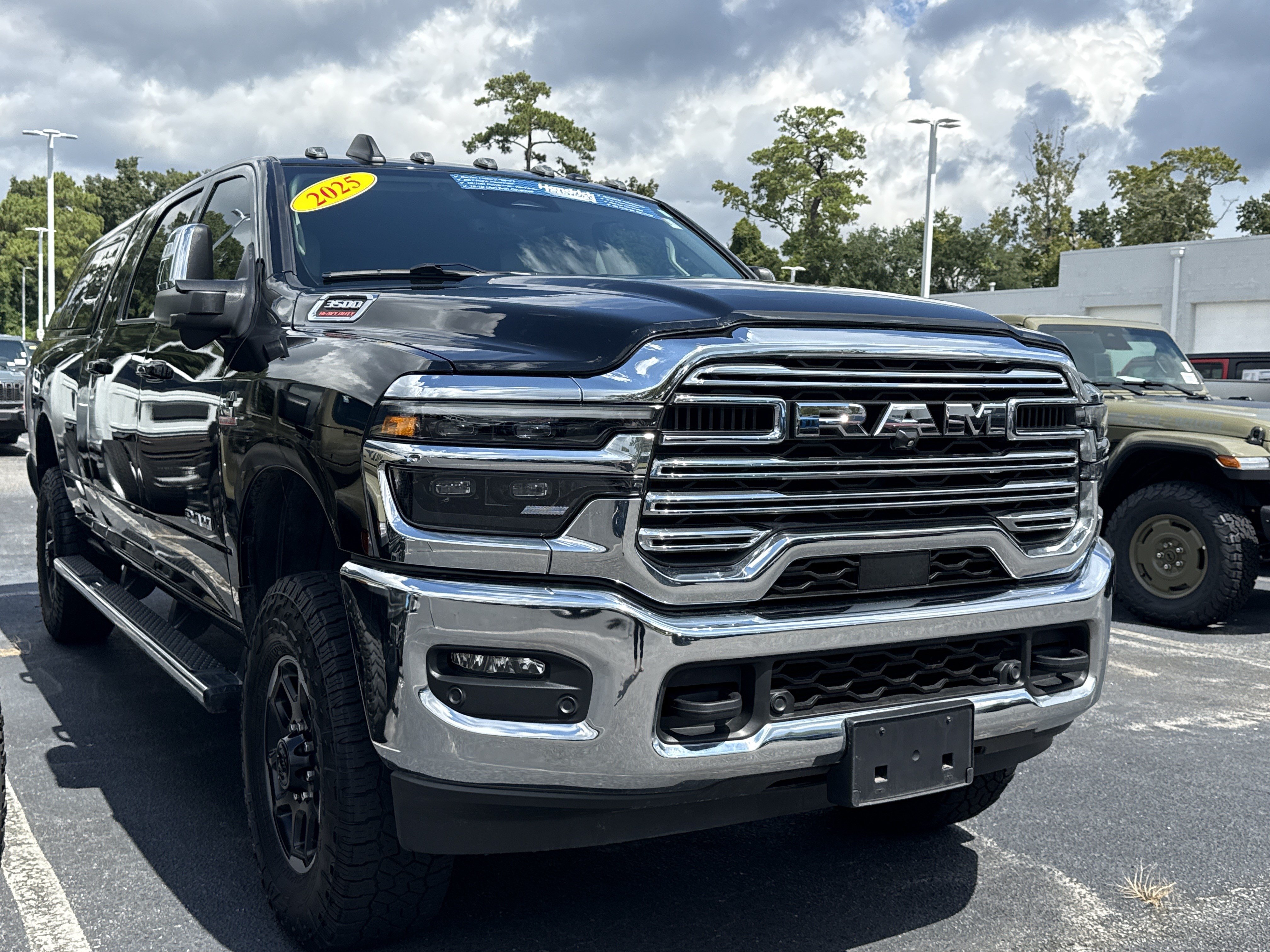 Used 2025 RAM 3500 Laramie AWD/4WD image 33