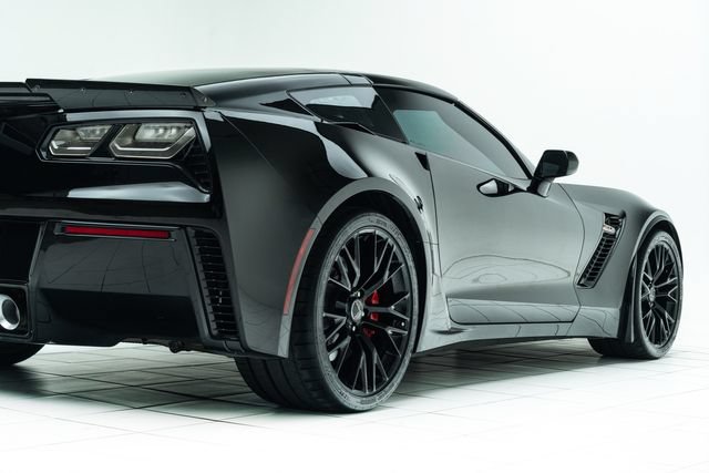 Used 2015 Chevrolet Corvette Z06 w/ 3LZ Preferred Equipment Group RWD image 13