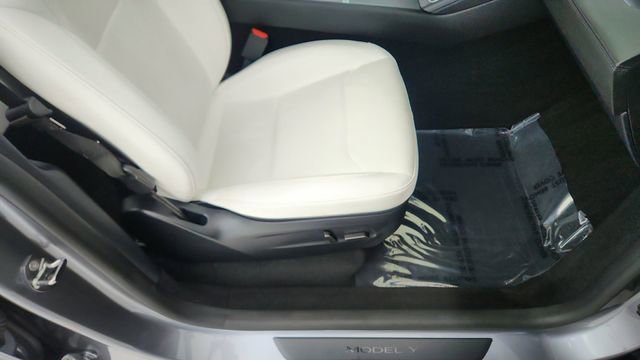 Used 2026 Tesla Model Y Long Range image 22