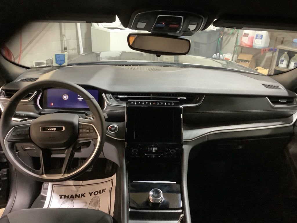Used 2023 Jeep Grand Cherokee Altitude image 17