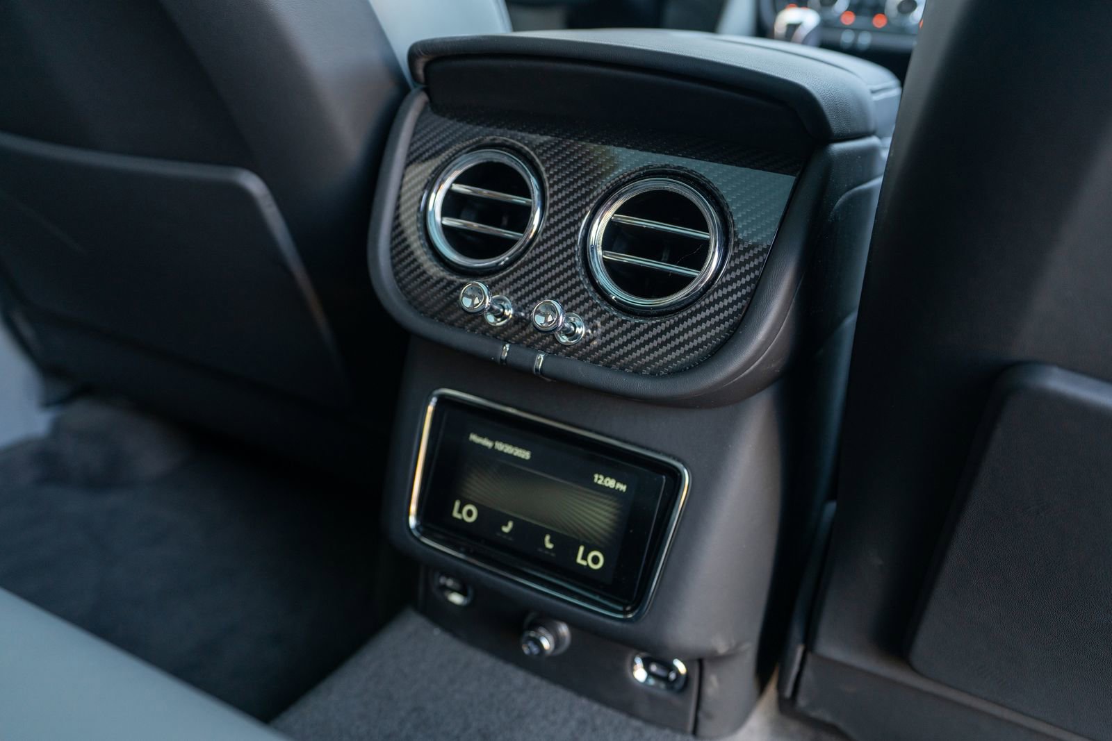 Used 2025 Bentley Bentayga image 39