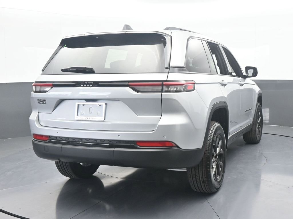 New 2025 Jeep Grand Cherokee Altitude image 5