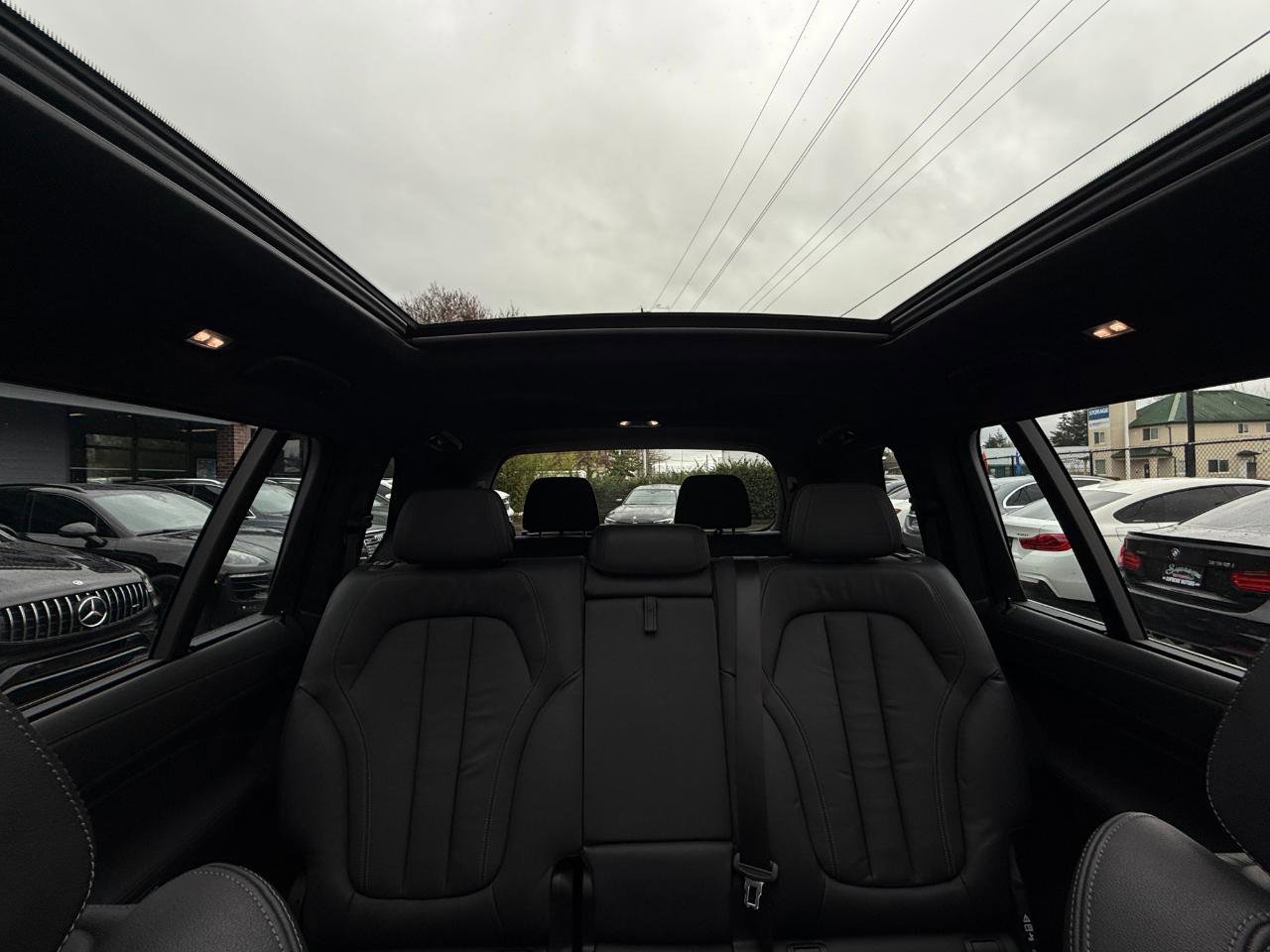 Used 2020 BMW X7 xDrive40i w/ M Sport Package image 31