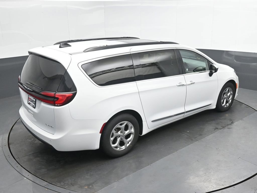 Used 2023 Chrysler Pacifica Limited FWD image 35