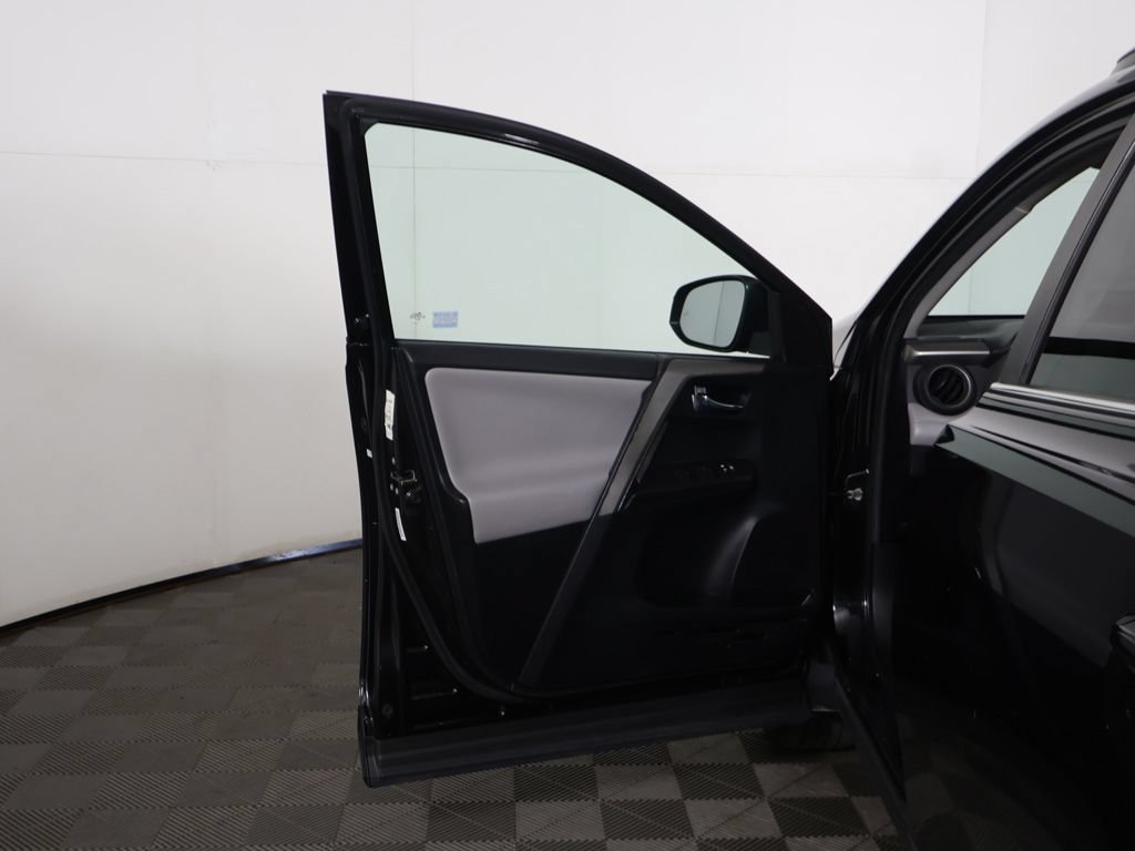 Used 2018 Toyota RAV4 XLE w/ Plus Extra Value Package FWD image 19