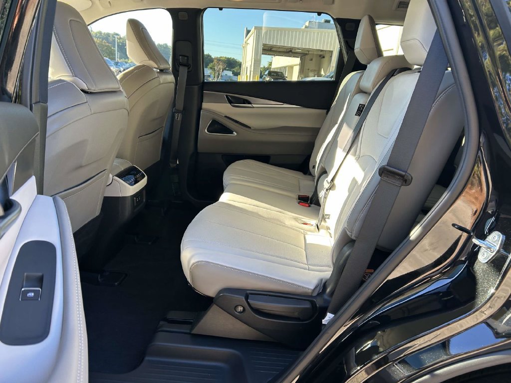 Used 2026 INFINITI QX60 Luxe w/ Family Package AWD/4WD image 10