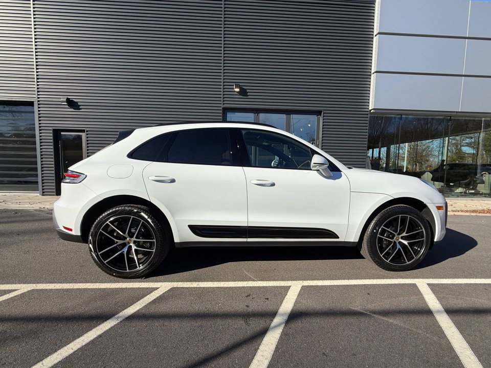 New 2026 Porsche Macan image 8