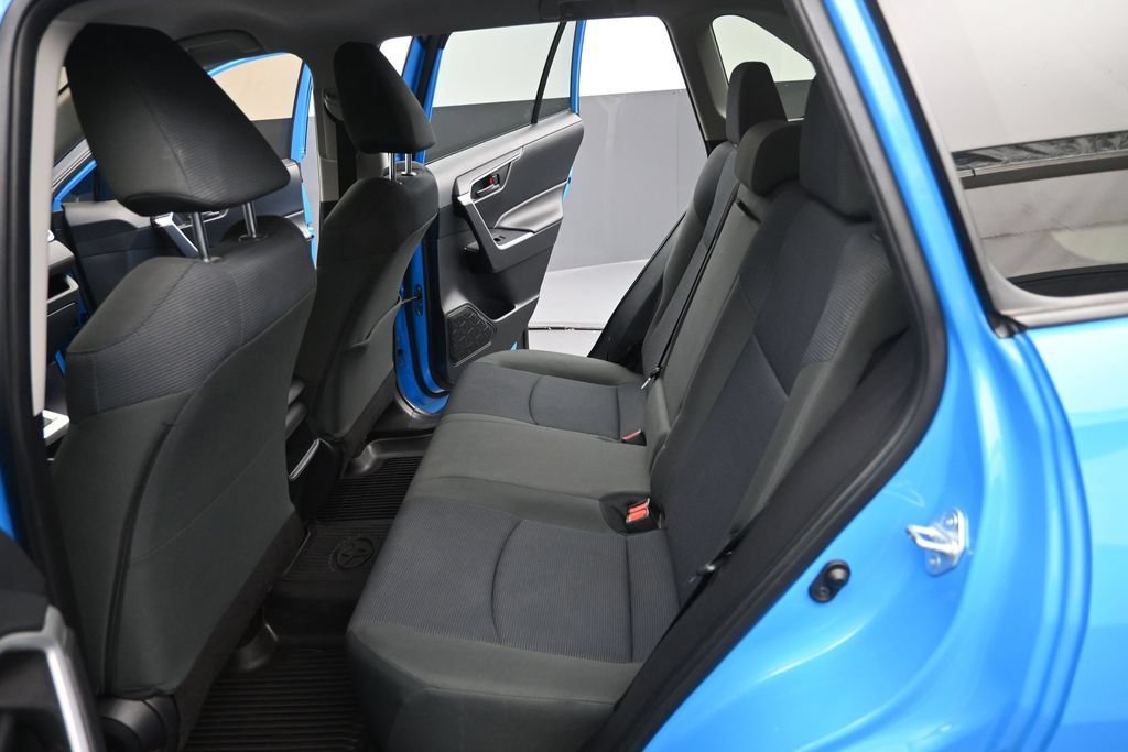 Used 2019 Toyota RAV4 LE w/ All Weather Liner Package AWD/4WD image 17