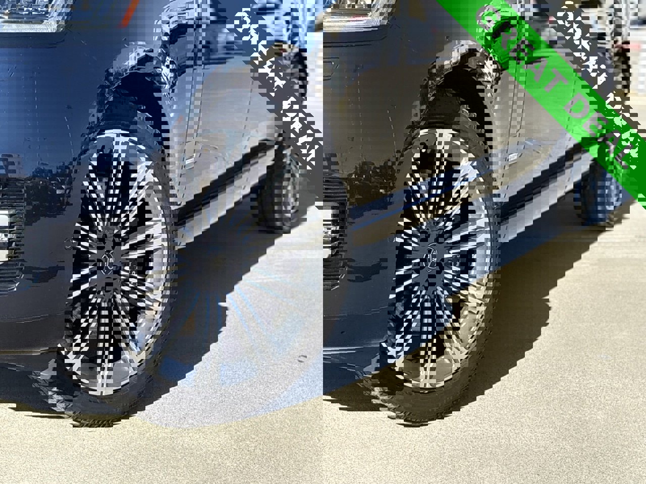 Used 2025 Land Rover Range Rover Long Wheelbase Autobiography image 9