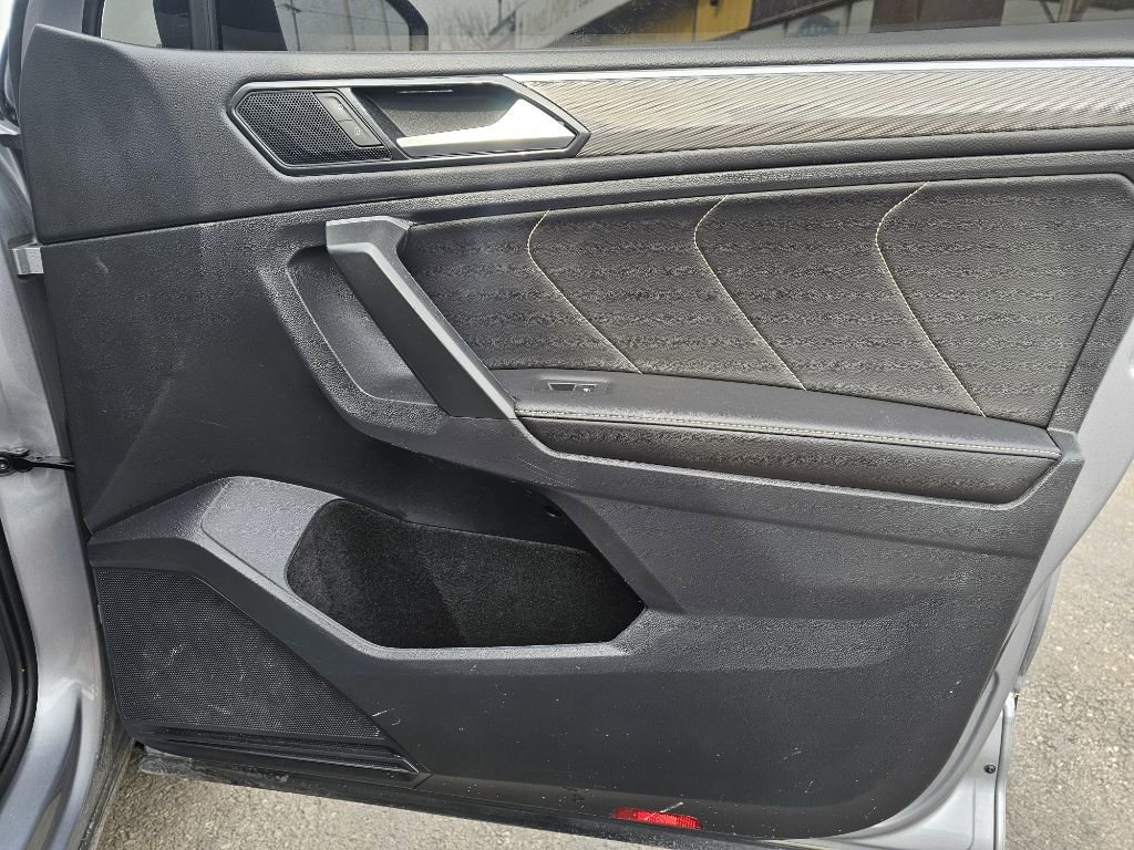 Used 2024 Volkswagen Tiguan SE R-Line image 41