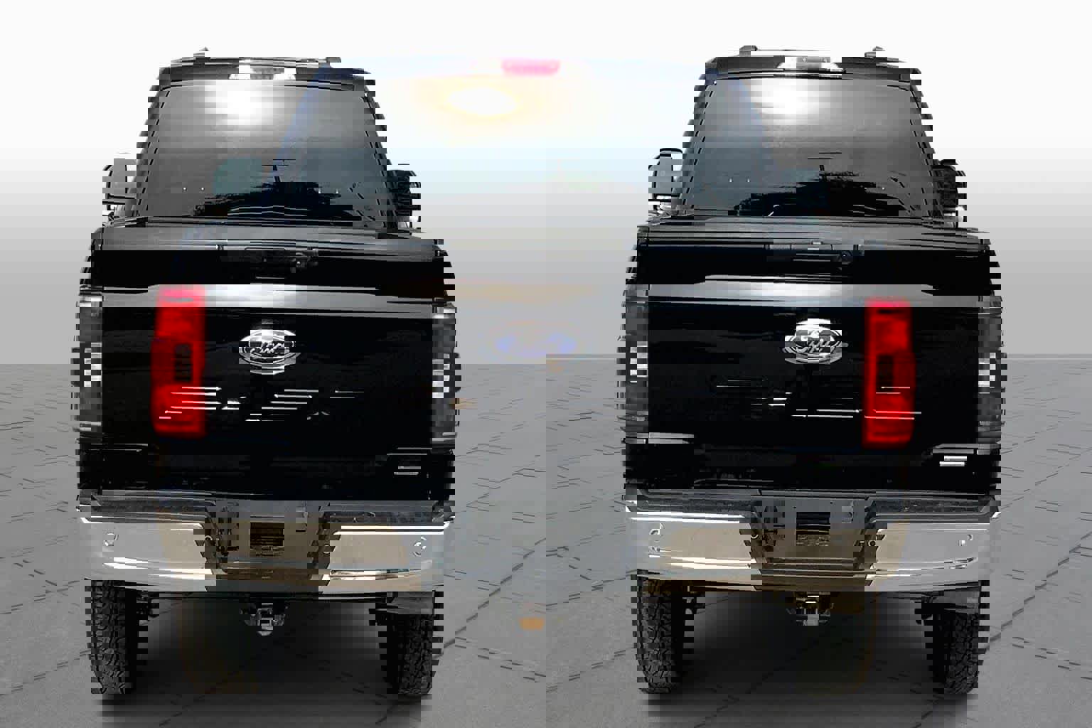 Used 2023 Ford F150 XLT w/ Trailer Tow Package image 5