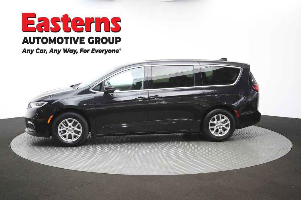 Used 2023 Chrysler Pacifica Touring-L FWD image 61