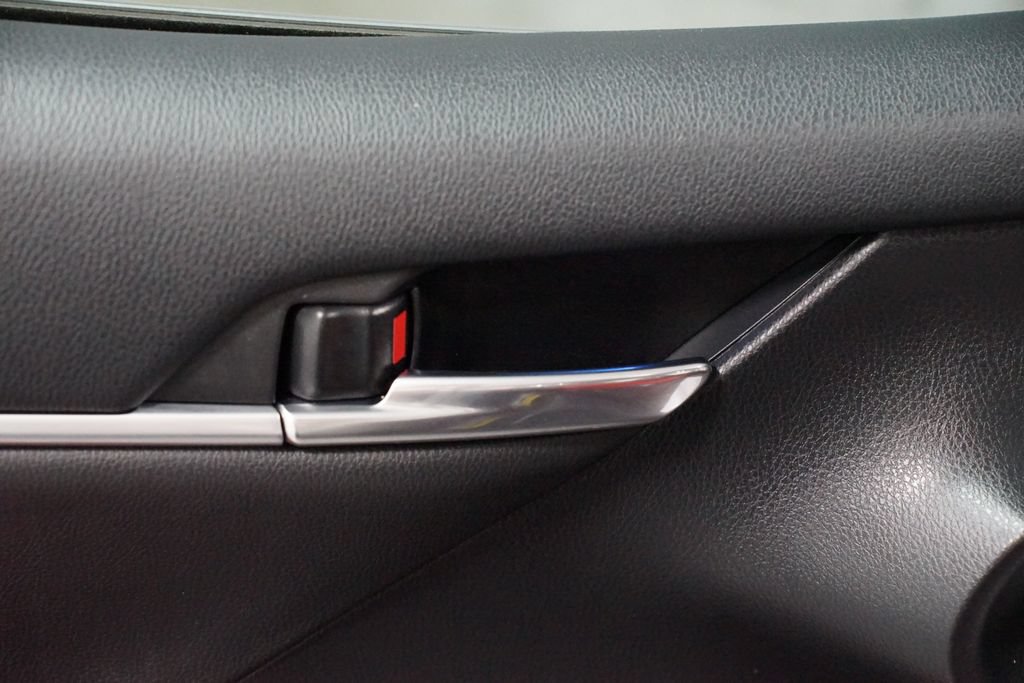 Certified 2022 Toyota Camry XSE FWD image 33