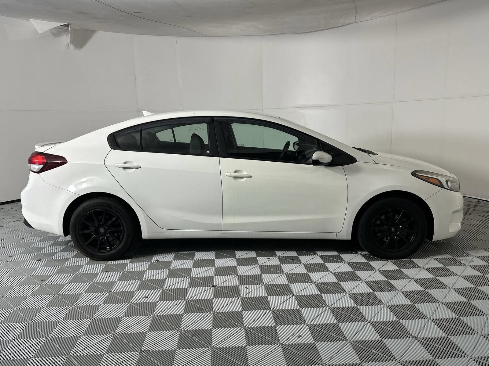 Used 2017 Kia Forte LX FWD image 9