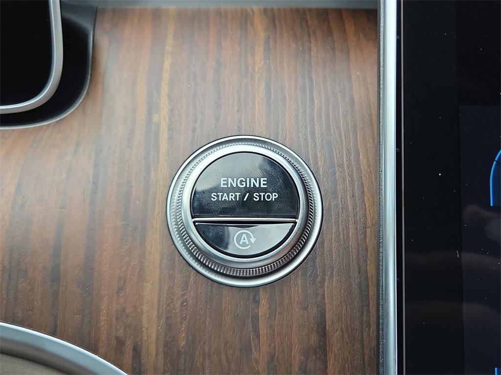 New 2025 Mercedes-Benz C 300 4MATIC Sedan image 26