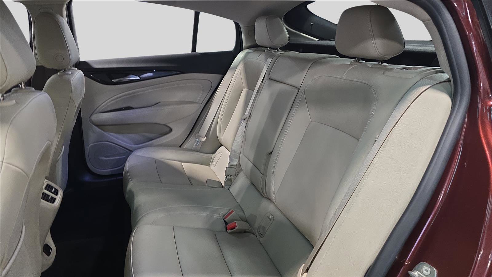 Used 2018 Buick Regal Essence w/ Driver Confidence Package #1 image 18