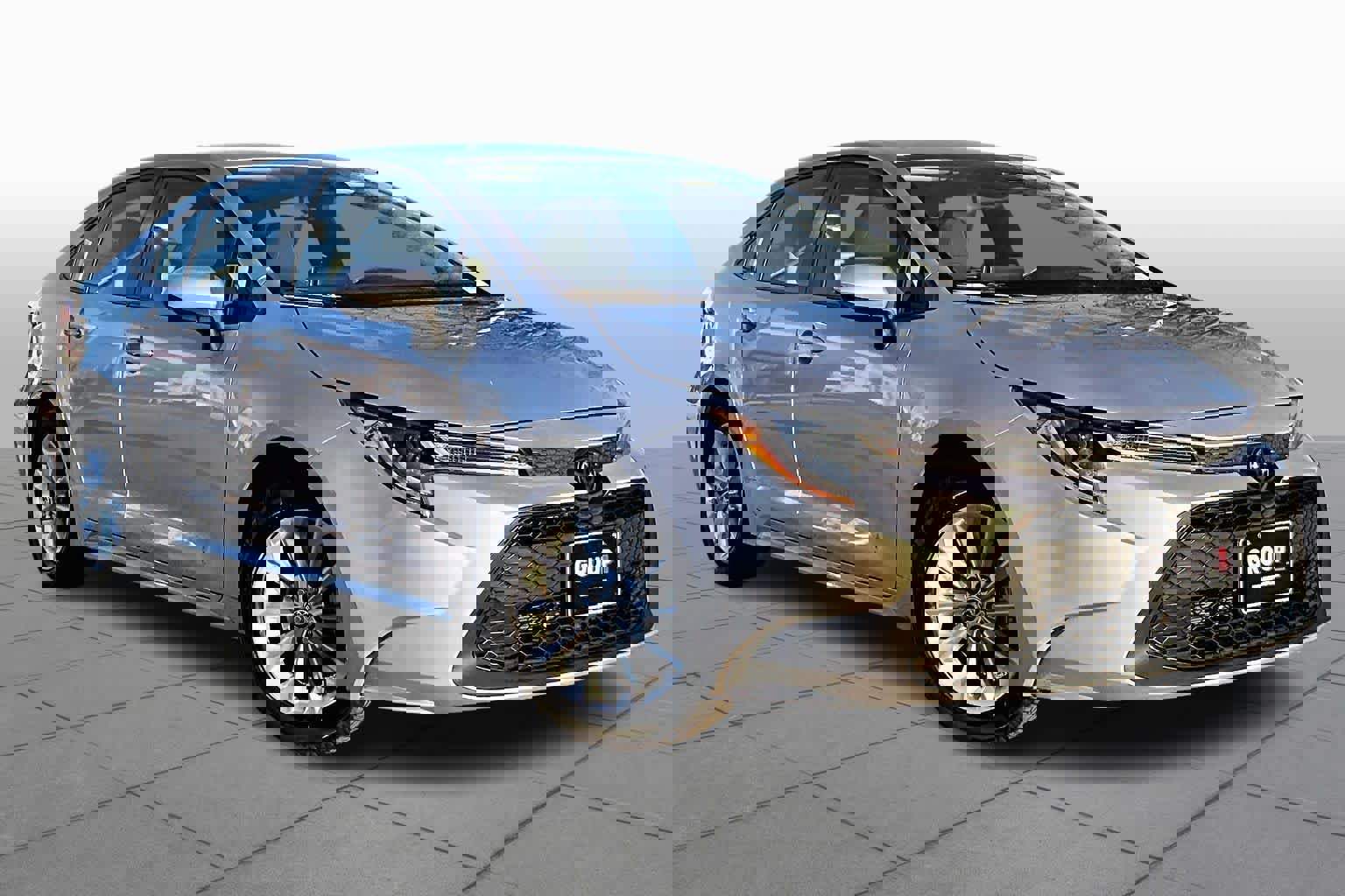 Used 2020 Toyota Corolla LE w/ LE Convenience Package image 2