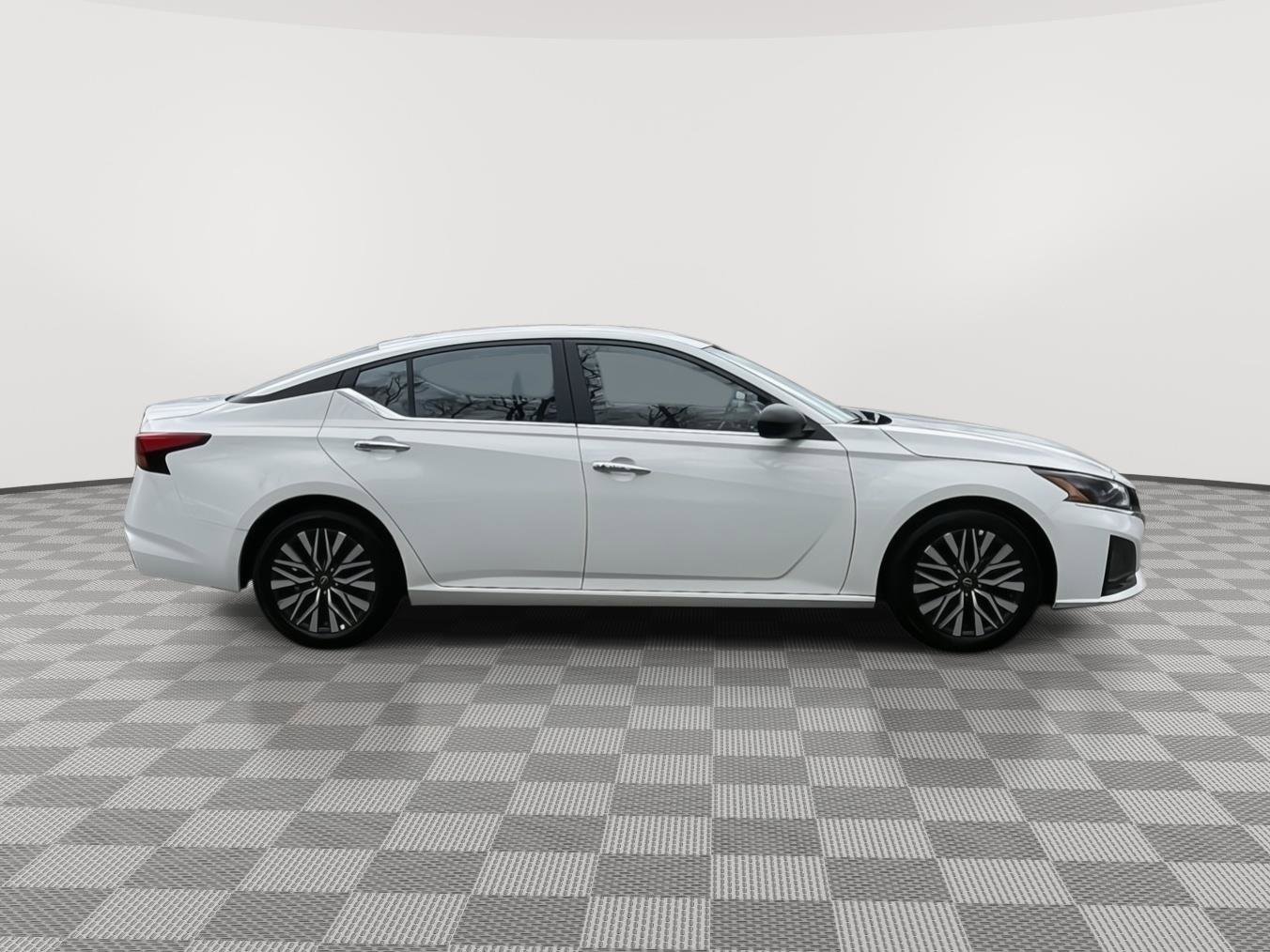 Certified 2025 Nissan Altima 2.5 SV image 4