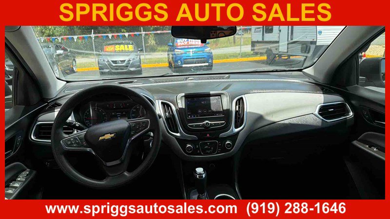Used 2021 Chevrolet Equinox LS w/ LS Convenience Package FWD image 4