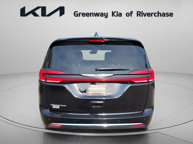Used 2025 Chrysler Pacifica Select image 6