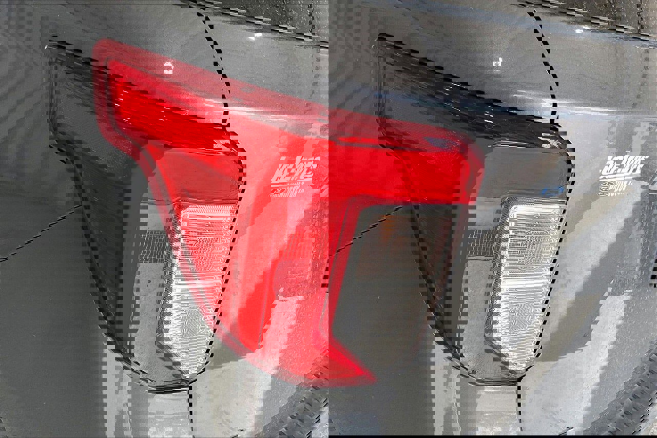 Used 2021 Ford Explorer XLT w/ Equipment Group 202A image 13