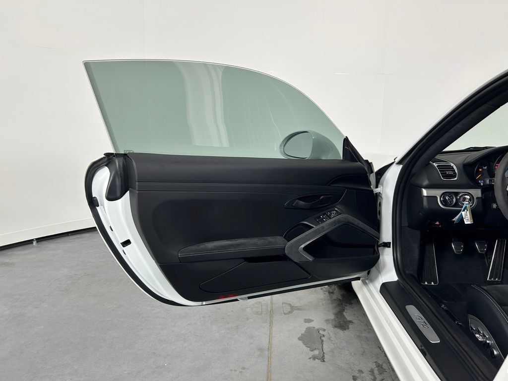 Certified 2016 Porsche Cayman GT4 RWD image 14