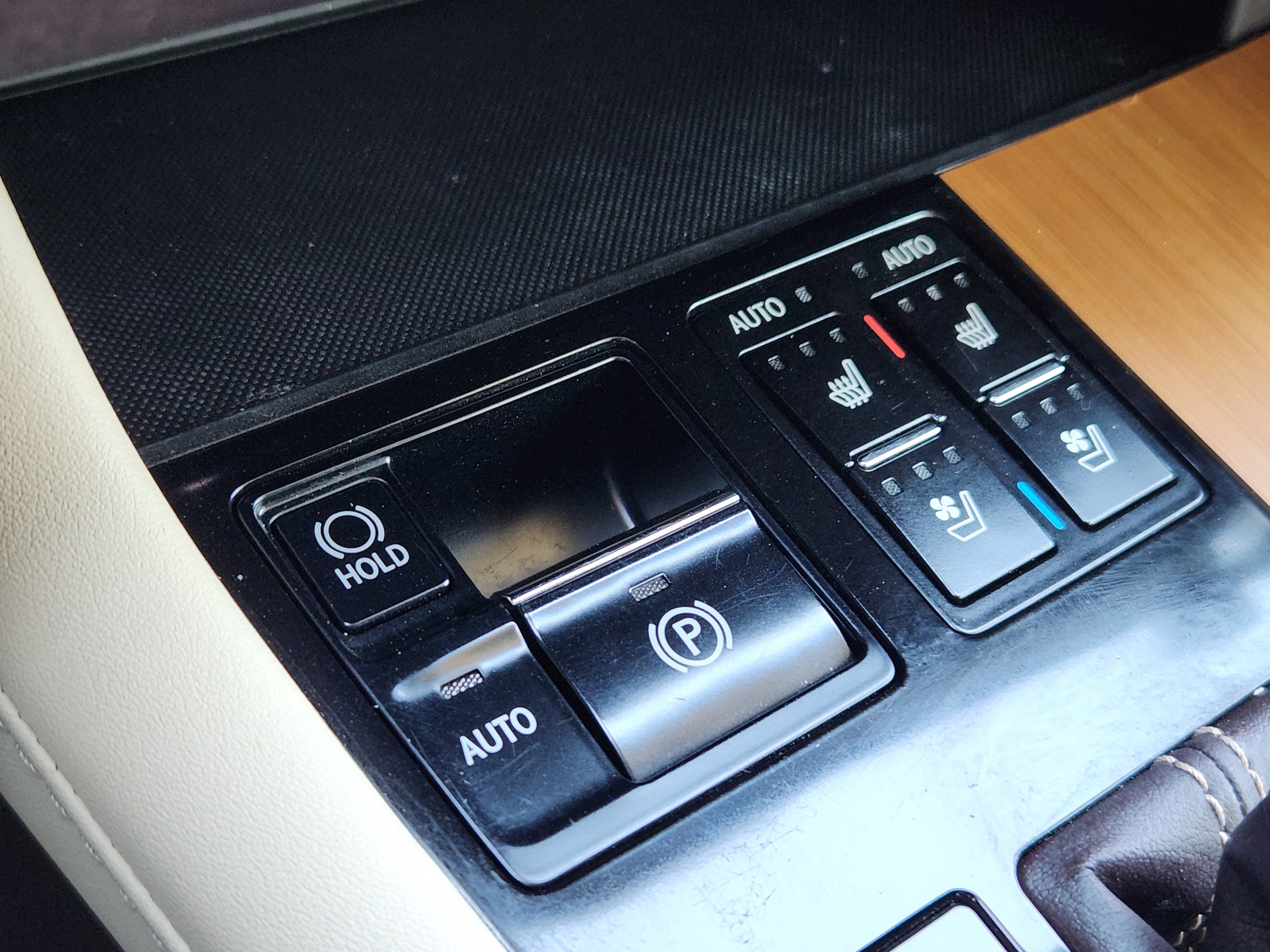 Used 2017 Lexus RX 450h AWD image 26